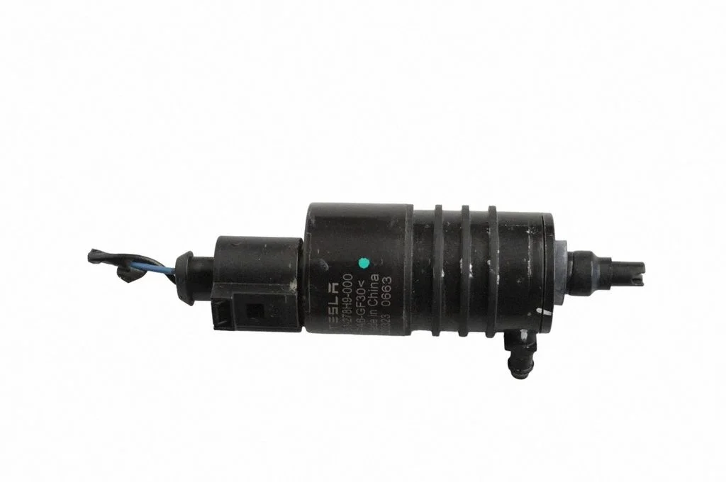 Klaasipesuvedeliku pump (klaaside) – Tesla Model Y (2020-)