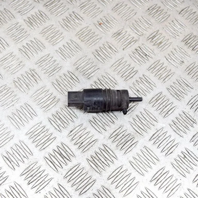Klaasipesuvedeliku pump (klaaside) – Audi A8 S8 D4 4H (2010-2016)