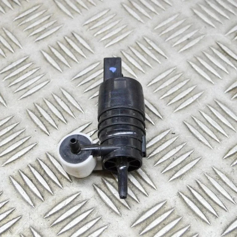 Klaasipesuvedeliku pump (klaaside) – BMW i3 (2013-)