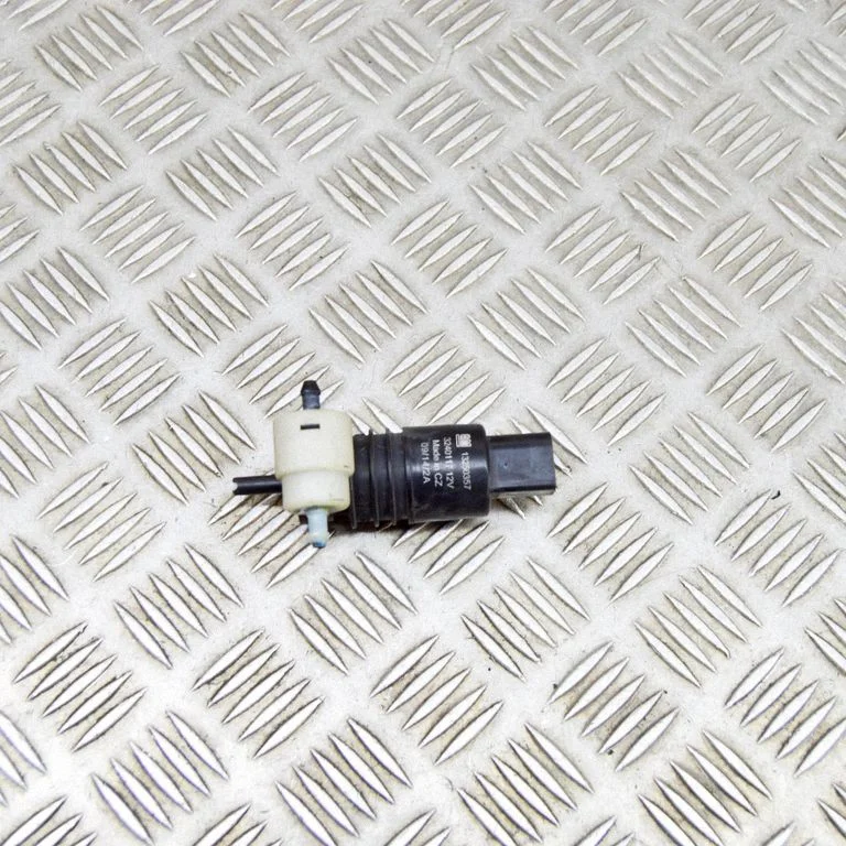 Windscreen/windshield washer pump – Opel Mokka (2012-2016)