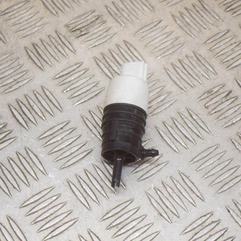 Windscreen/windshield washer pump – BMW 2 Series F22 F23 (2013-2017)