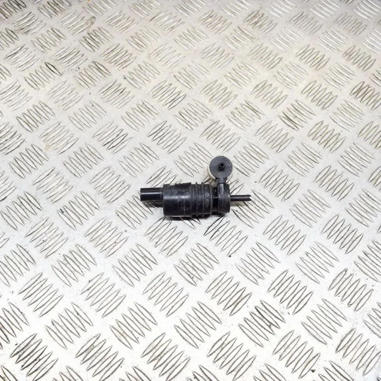 Windscreen/windshield washer pump – Opel Mokka X (2016-2019)