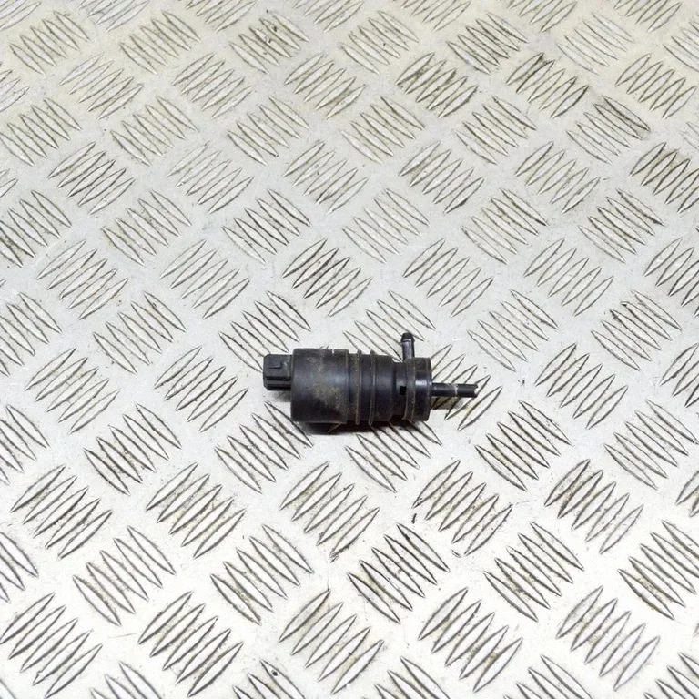 Windscreen/windshield washer pump – Saab 9-5 (1998-2005)
