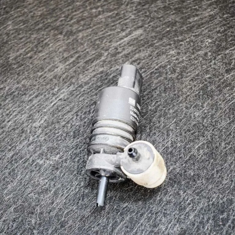 Klaasipesuvedeliku pump (klaaside) – Opel Astra H (2004-2012)