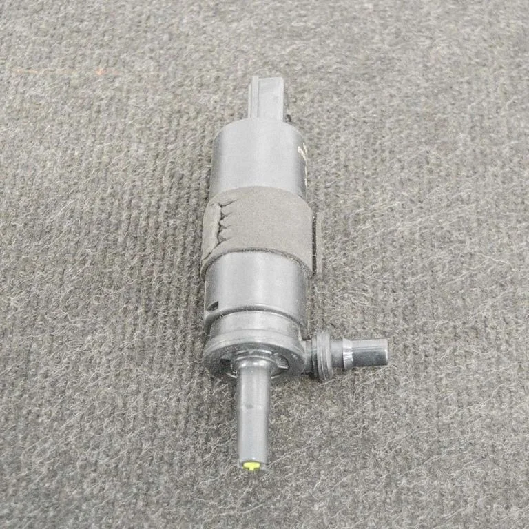 Logu mazgāšanas šķidruma sūknis (stiklu) 8W0955647
