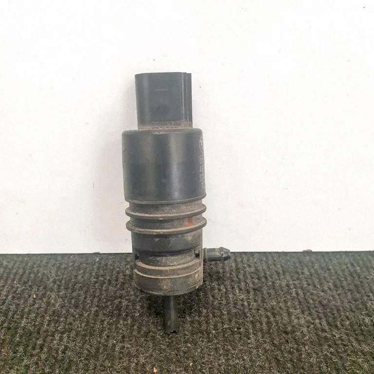 Windscreen/windshield washer pump – BMW 5 Series F10 F11 (2009-2016)