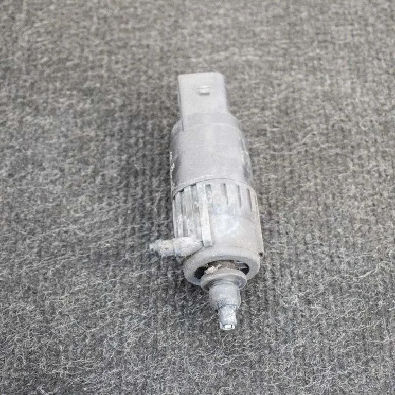 Klaasipesuvedeliku pump (klaaside) – Skoda Superb B6 (3T) (2008-2015)
