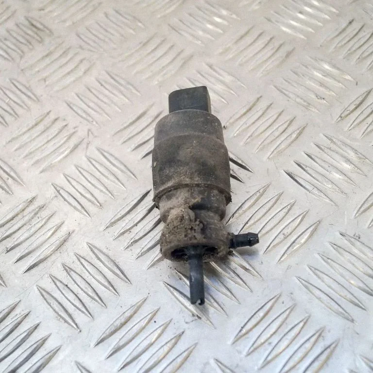 Windscreen/windshield washer pump – Audi A6 Allroad C6 (2006-2011)