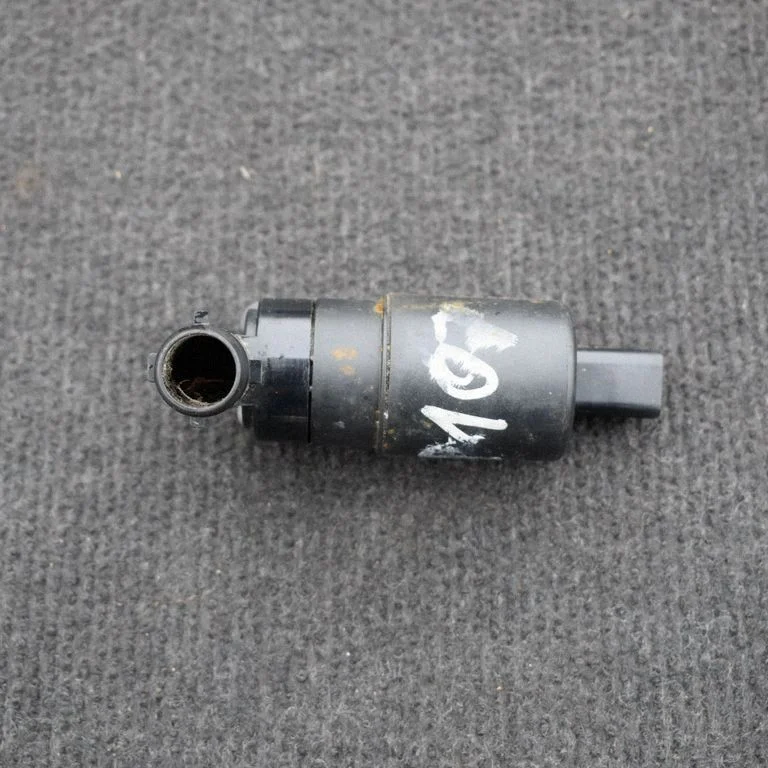 Klaasipesuvedeliku pump (klaaside) – Peugeot 107 (2005-2014)