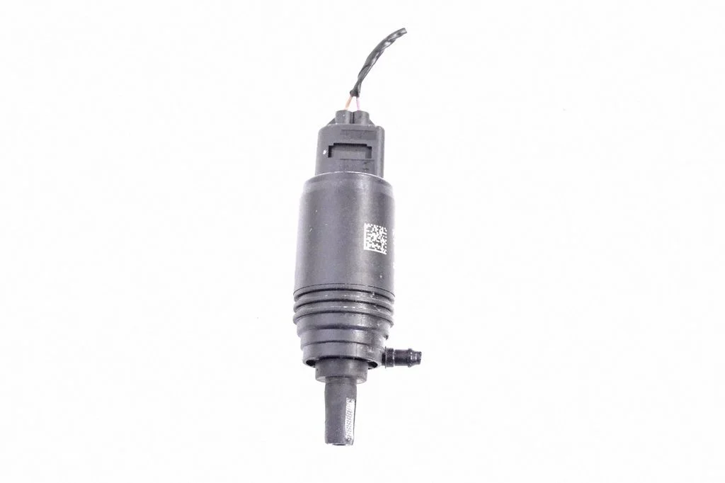 Windscreen/windshield washer pump – BMW 1 Series F20 F21 (2011-2019)