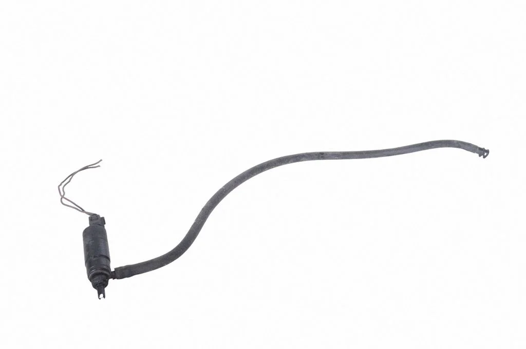 Windscreen/windshield washer pump – Volkswagen Touareg I (2002-2010)