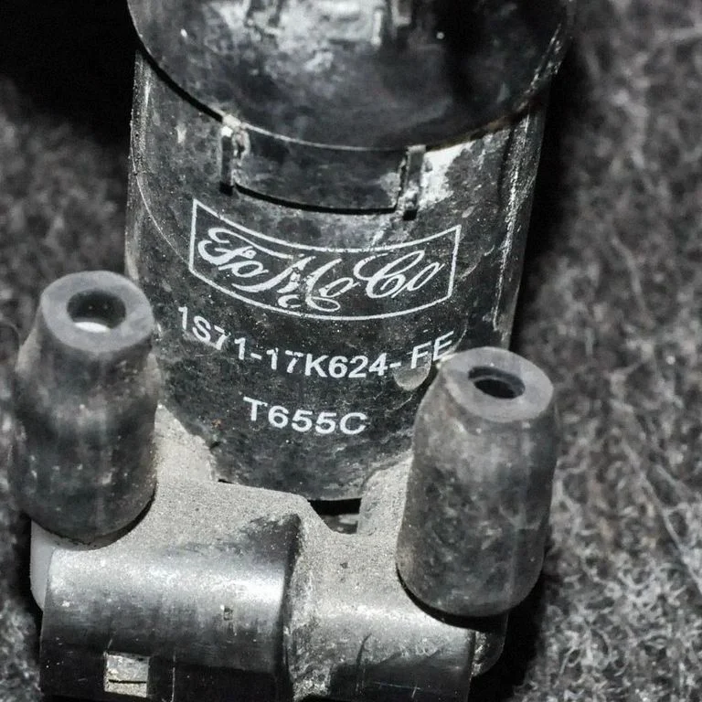 Klaasipesuvedeliku pump (klaaside) 1S7117K624FE