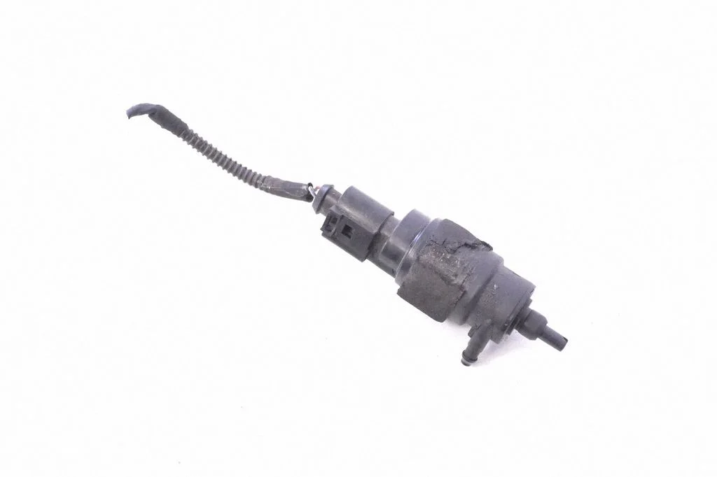 Windscreen/windshield washer pump 8K5955647