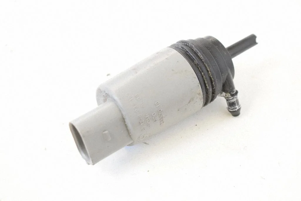 Windscreen/windshield washer pump – BMW 3 Series E90 E91 (2005-2012)