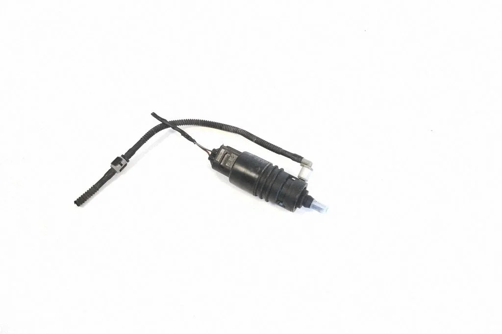 Windscreen/windshield washer pump – BMW X5 E70 (2006-2013)