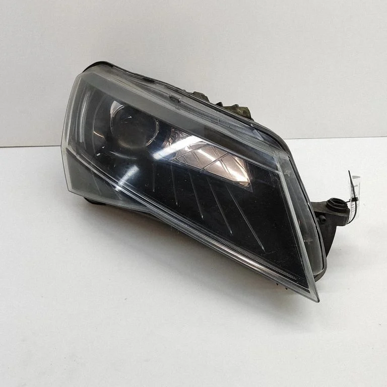 Priekšējais lukturis 4G0907397Q