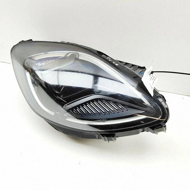 Priekšējais lukturis R1TB13E014BB – Ford Puma (2019-)