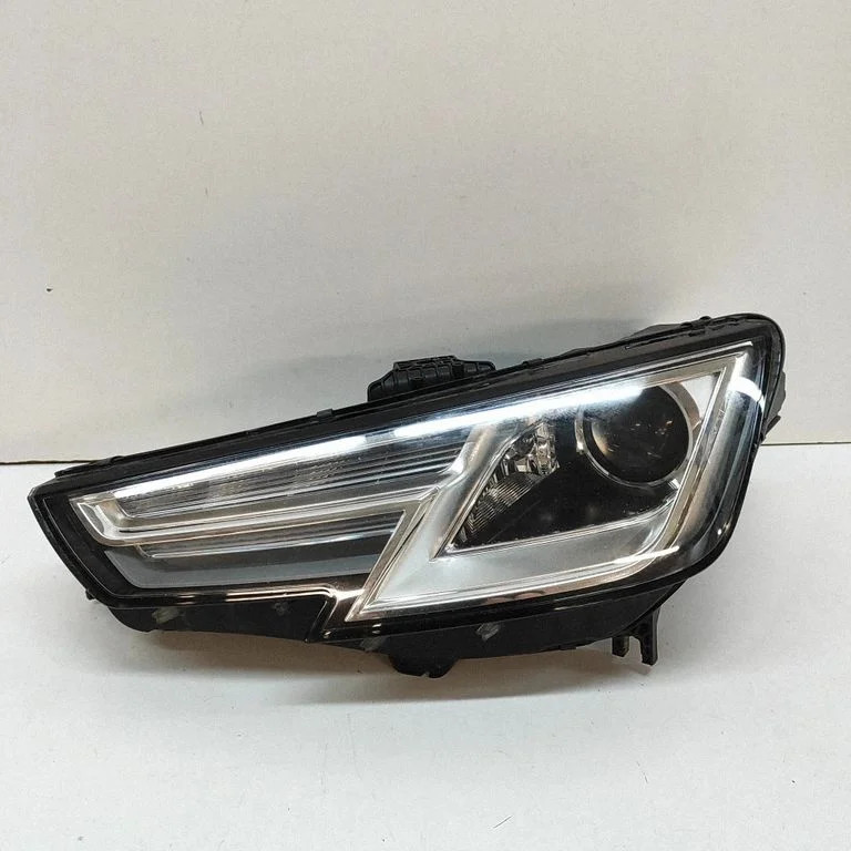 Priekšējais lukturis 8W0941005