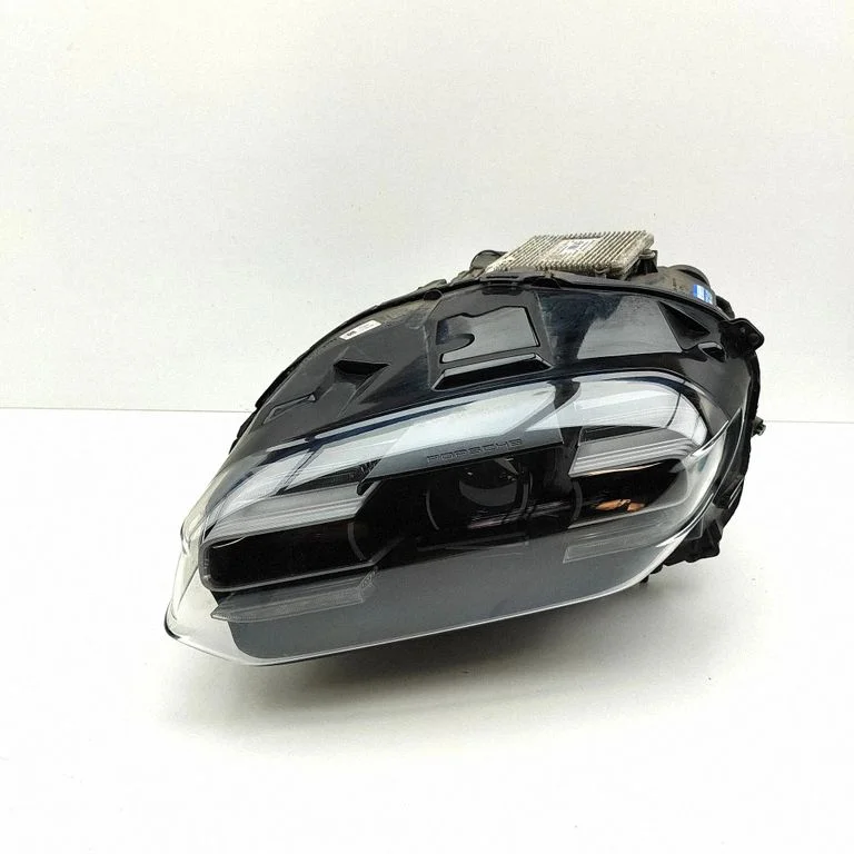 Reflektor – Porsche Taycan 9J1 (2019-)
