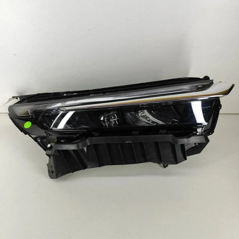 Priekšējais lukturis 331003A0E22