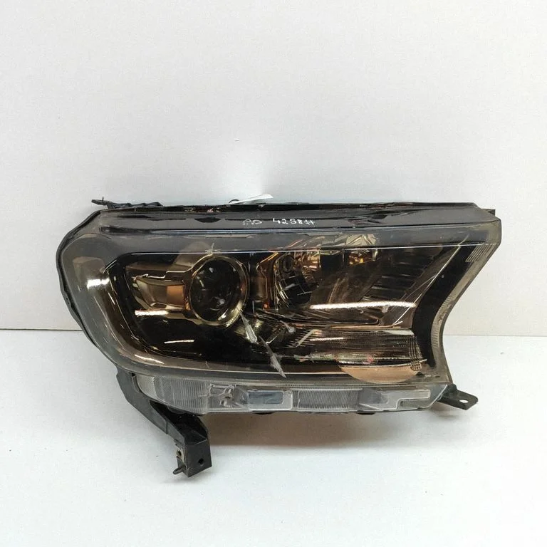 Priekšējais lukturis EB3B13W029SM