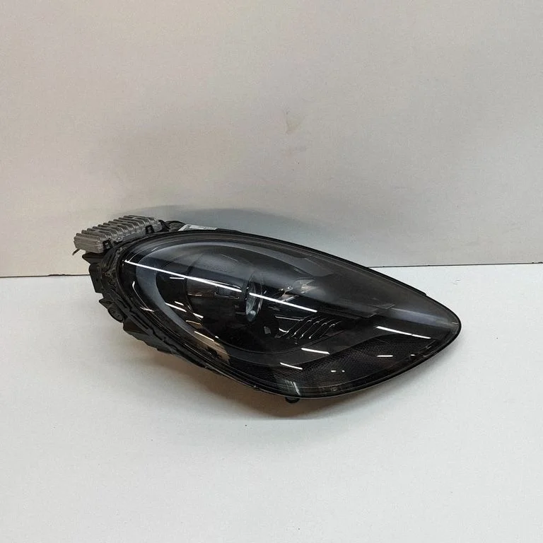 Priekšējais lukturis 8K0941597E