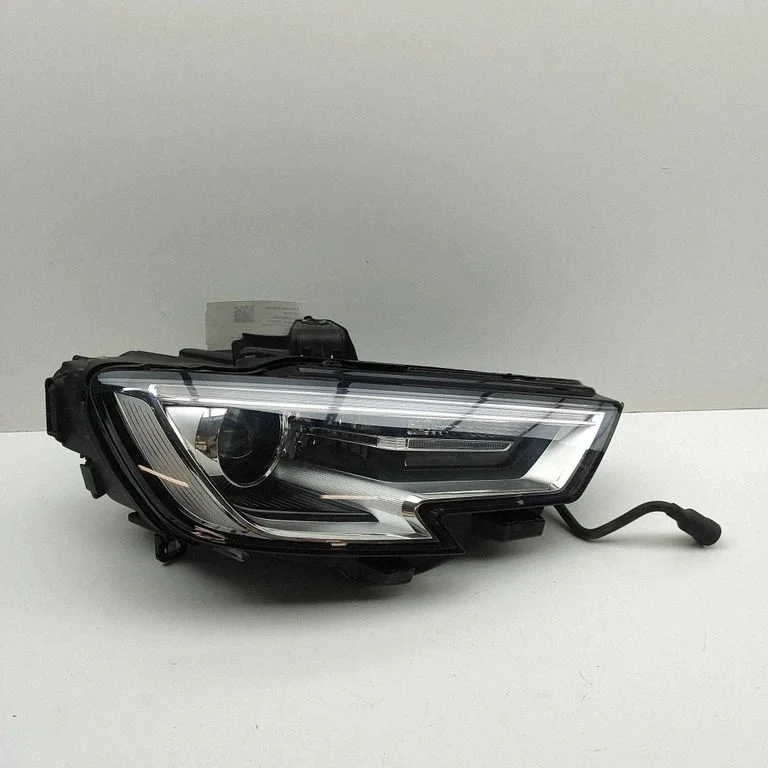 Priekšējais lukturis 8V0941006H