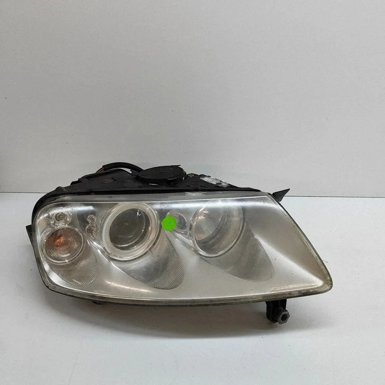 Priekšējais lukturis 7L6941018BK