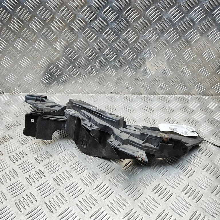 Esitule kinnitusklamber – Peugeot Boxer (2015-)