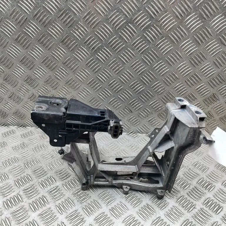 Priekšējā luktura stiprinājums A2055014420