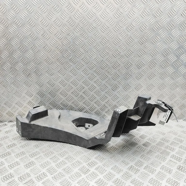 Esitule kinnitusklamber 104361200F