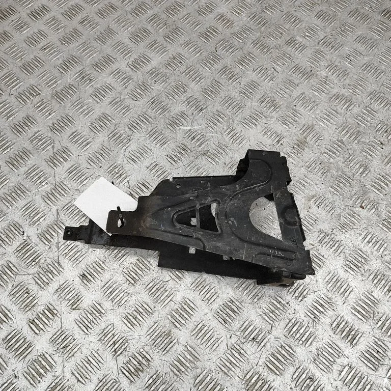 Esitule kinnitusklamber – BMW 5-seeria F10 F11 (2009-2016)