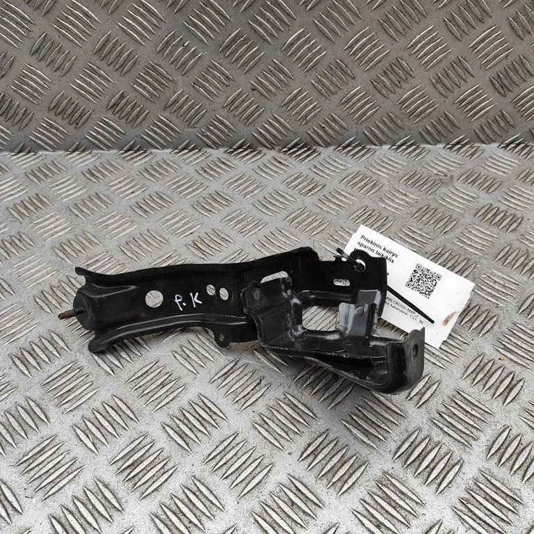 Headlight/headlamp mounting bracket – Toyota Yaris Cross (2020-)