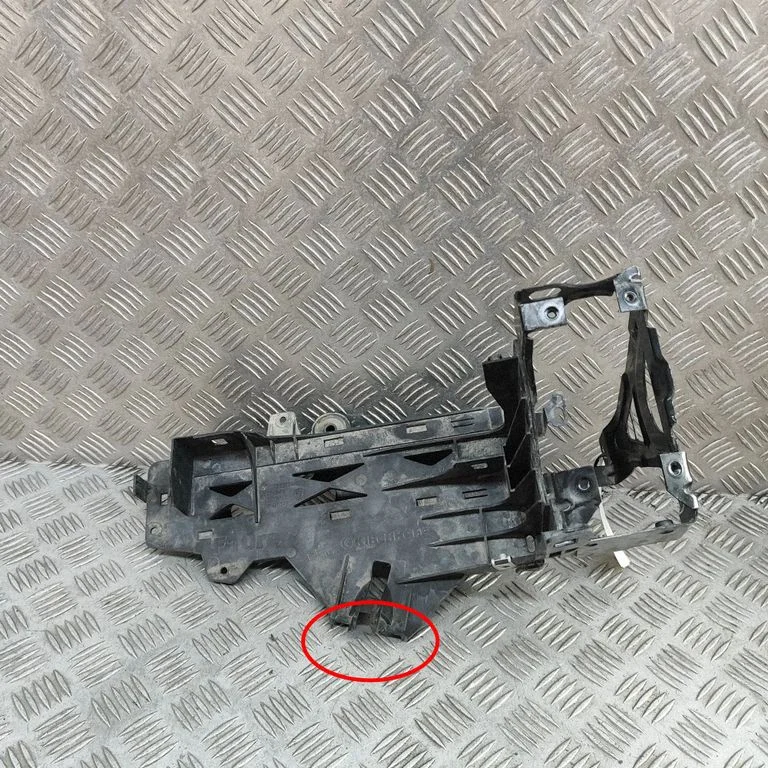 Headlight/headlamp mounting bracket 7200794