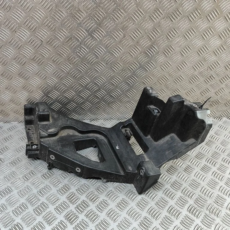 Headlight/headlamp mounting bracket 104335700F