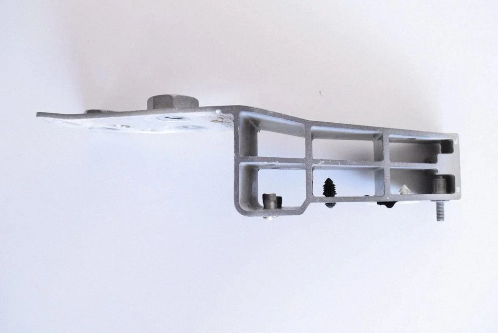 Headlight/headlamp mounting bracket J9D317B756AA