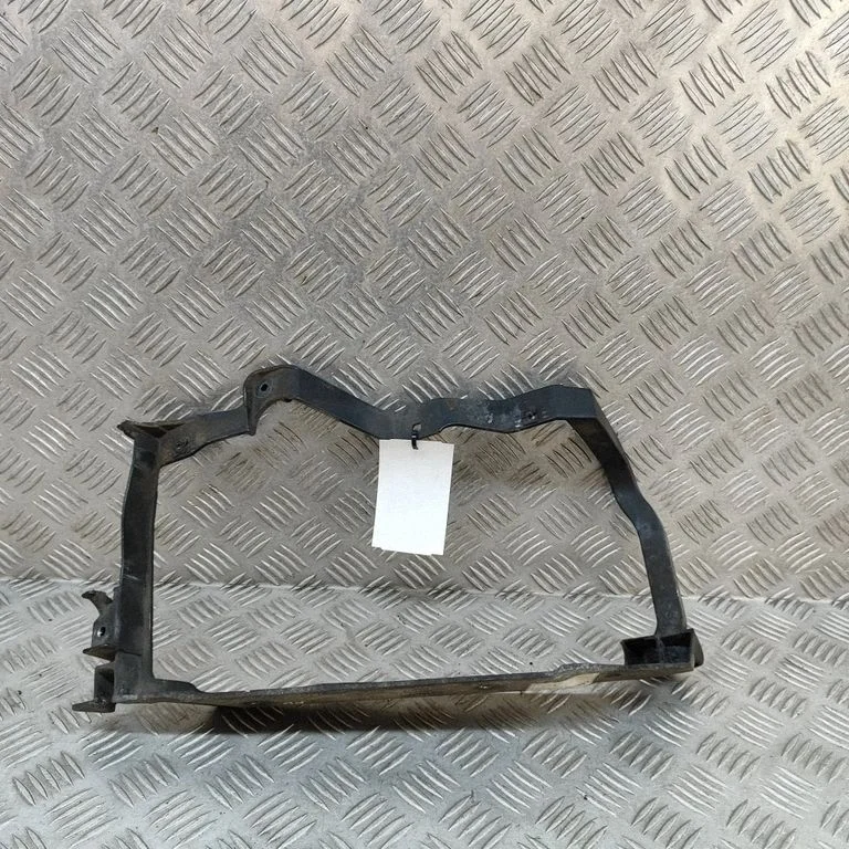 Esitule kinnitusklamber – Audi A8 S8 D2 4D (1994-2002)
