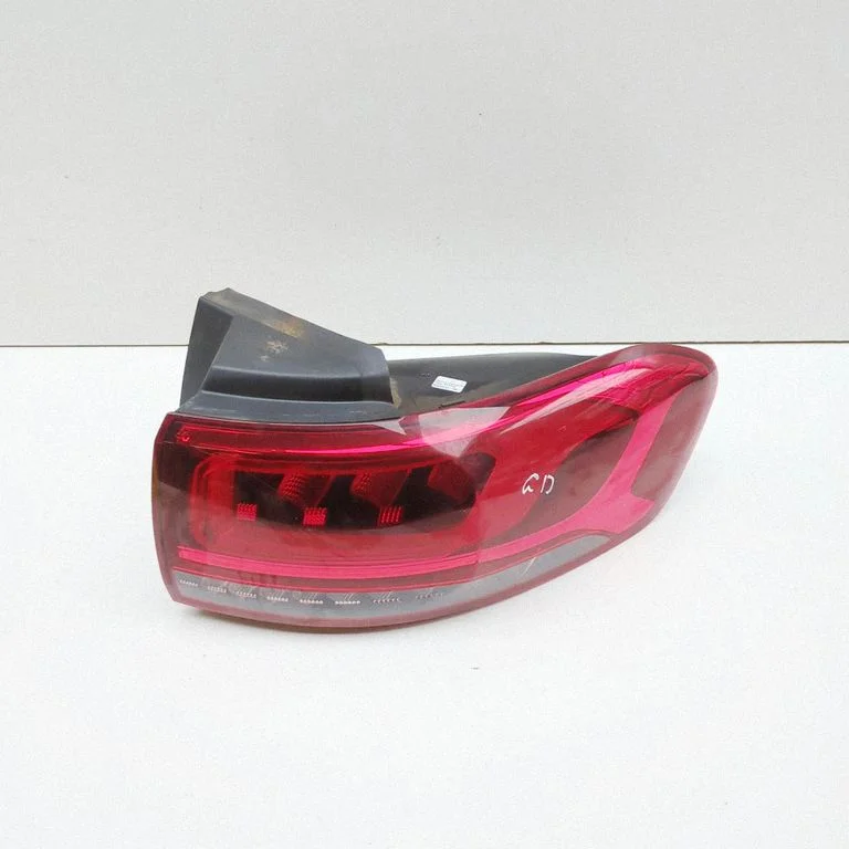 Lampa tylna w błotniku A2479065603