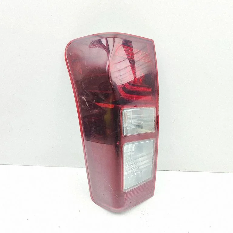 Lampa tylna w błotniku 8981254033