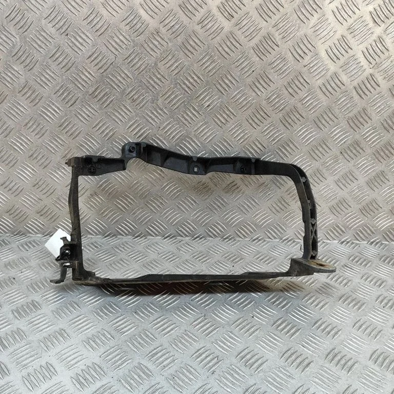 Esitule kinnitusklamber – Audi A8 S8 D2 4D (1994-2002)