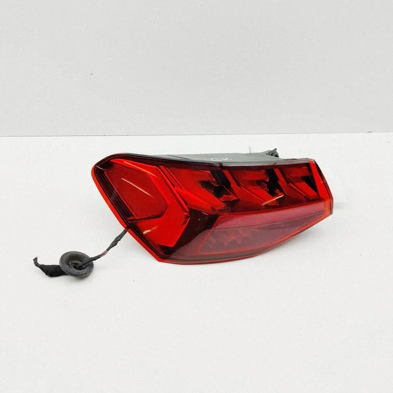 Lampa tylna w błotniku 8Y0945207