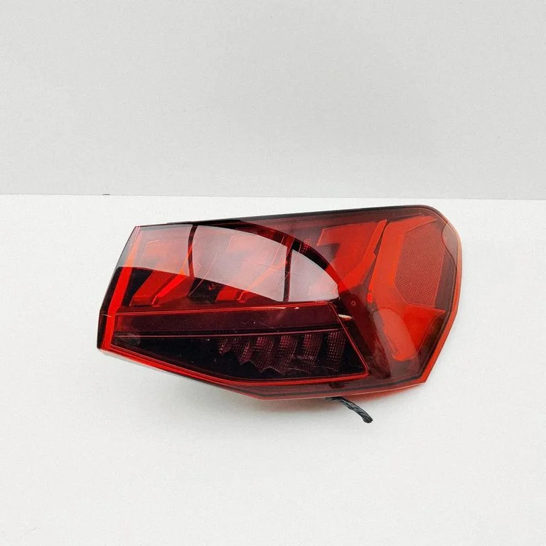 Lampa tylna w błotniku 8Y0945208