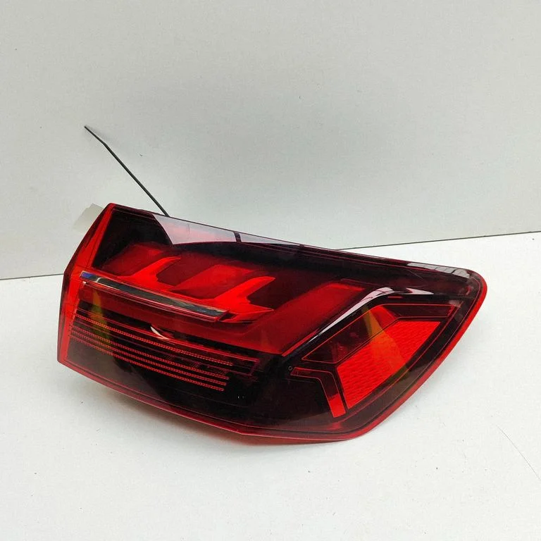 Rear/tail lights 8W9945092AA