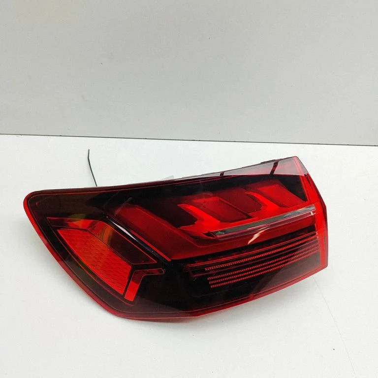 Rear/tail lights 8W9945091AA