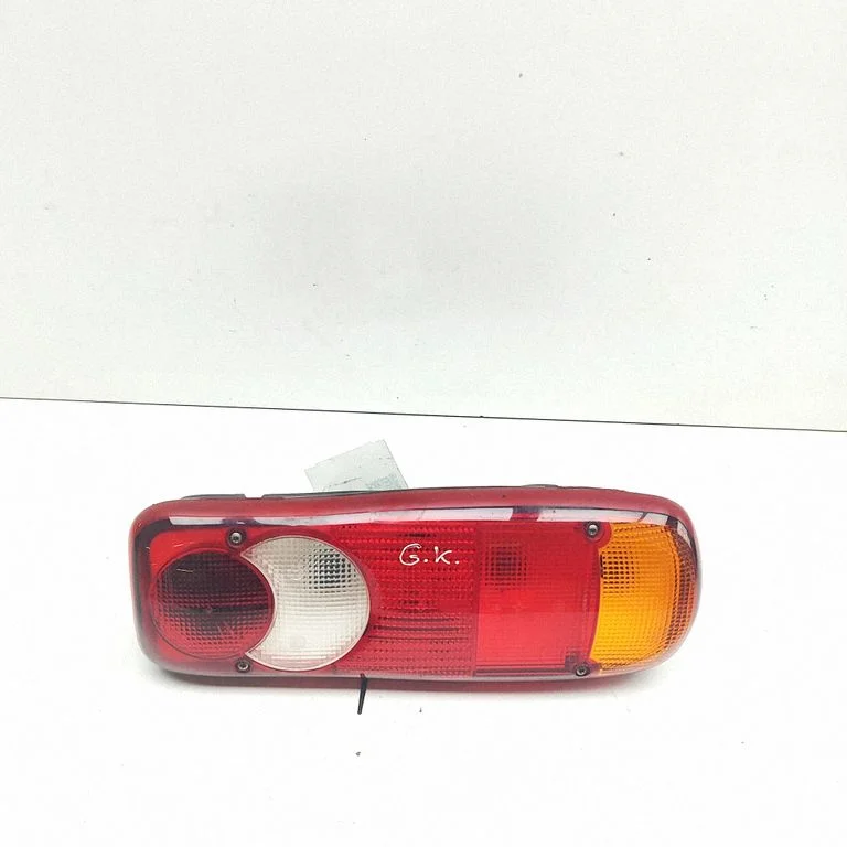Lampa tylna w błotniku 265550674R