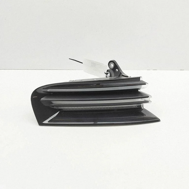 Lampa tylna w błotniku 95C945095AB