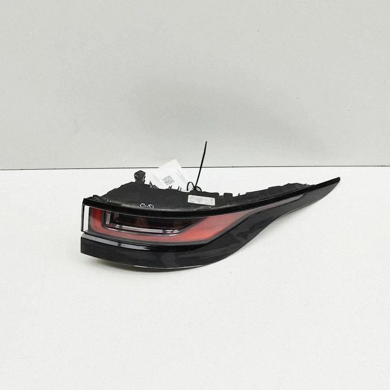Lampa tylna w błotniku K8D213404AD