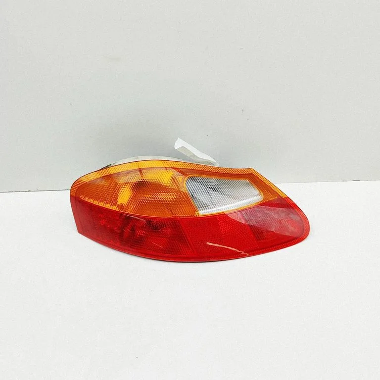 Lampa tylna w błotniku 98663144103