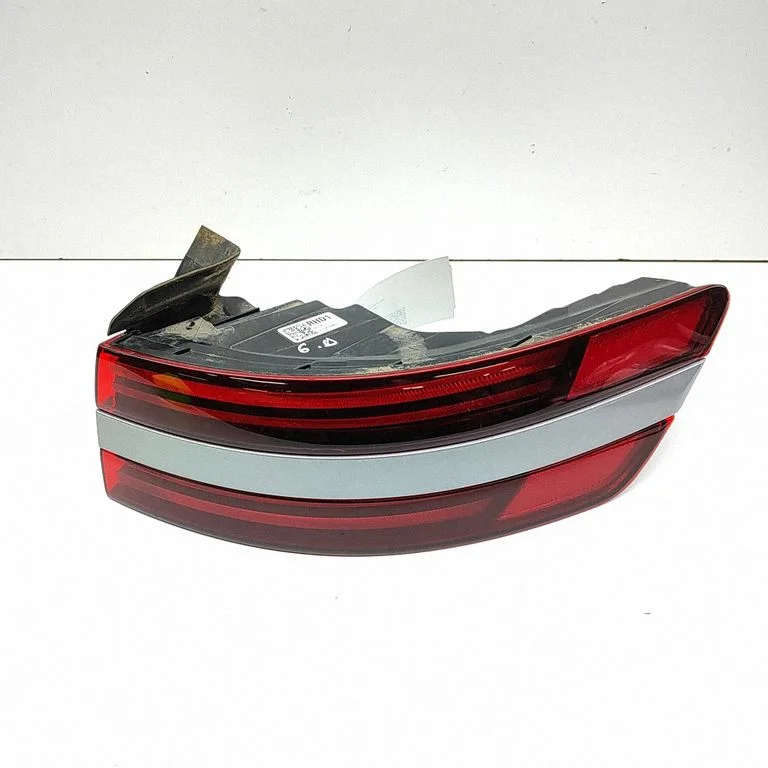 Rear/tail lights 92402AR000