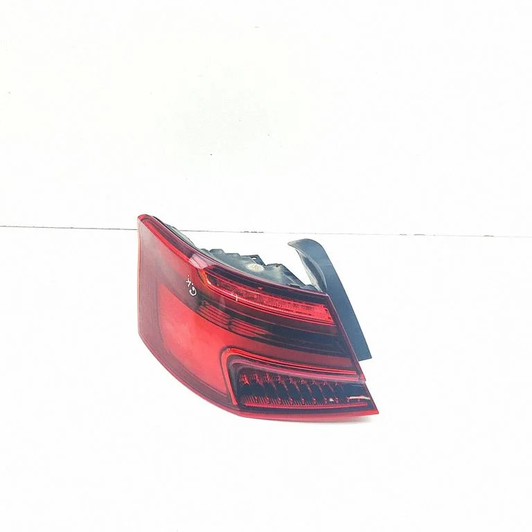 Lampa tylna w błotniku 8V3945091